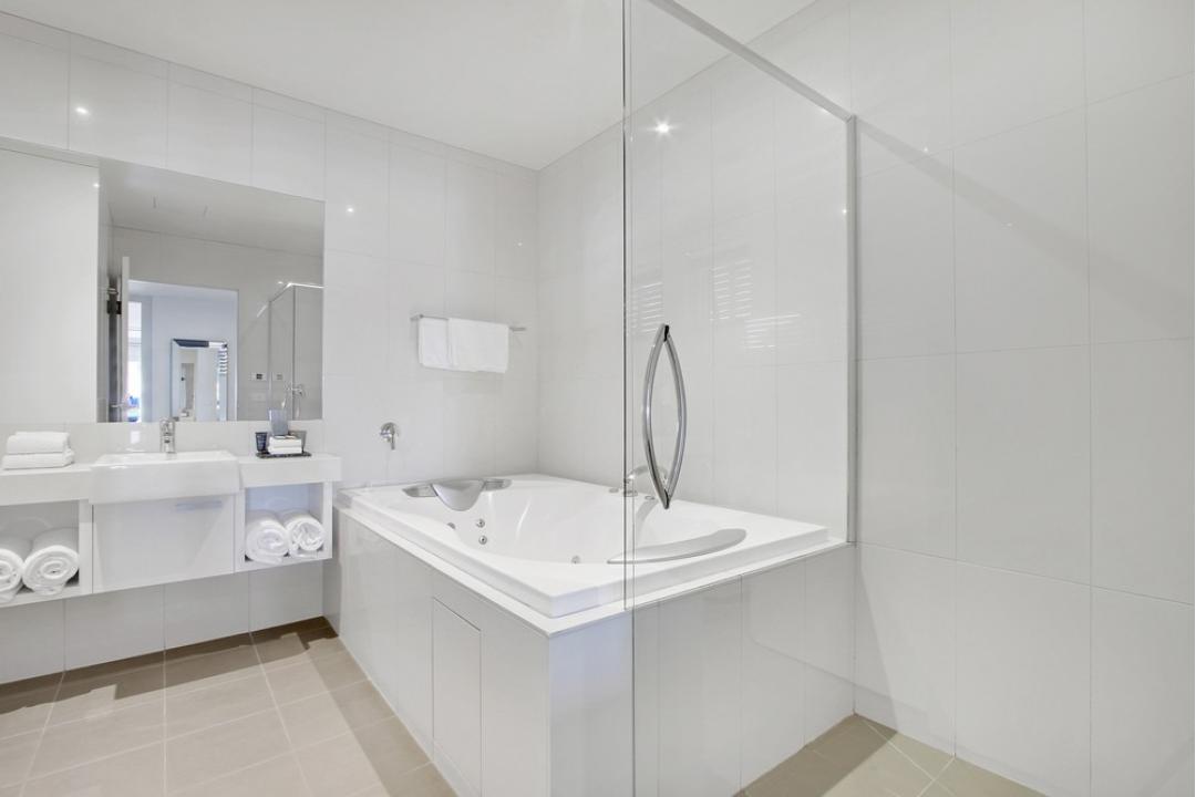 5 Knots Luxury Book Direct & Save! 1 Bedroom Bancroft Bay